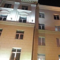 Бордюр по краю окна