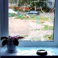 Чем заменить стекло в окне