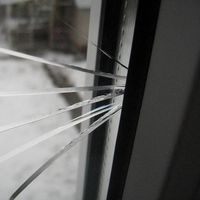 Что делать если треснуло стекло на окне